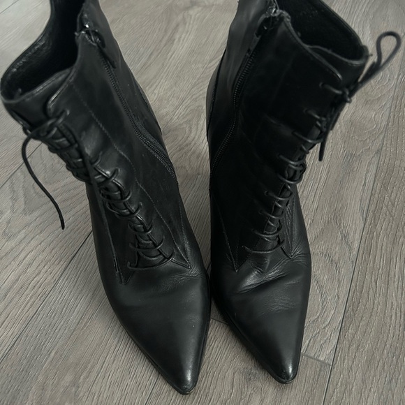 Laced up leather boots - Picture 2 of 6